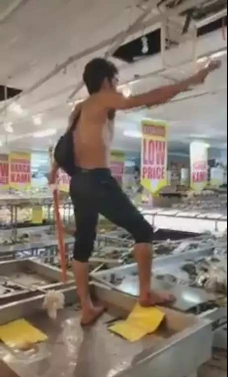 37yo man believed to mentally unwell runs amok at a supermarket in sarawak
