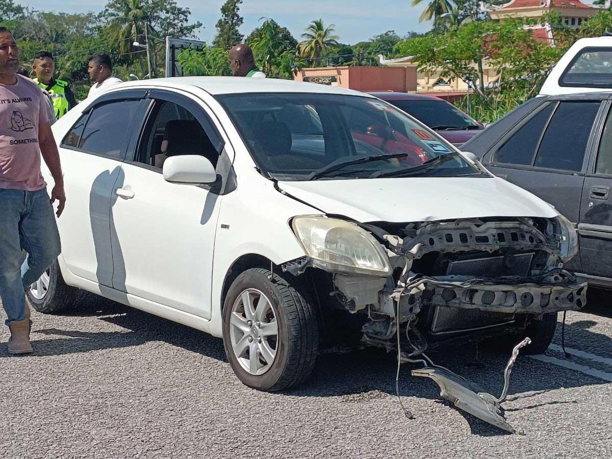 20251222CPKK23c_TAMPIN_CAR_ON_TRAIL_SB251222CKSC2