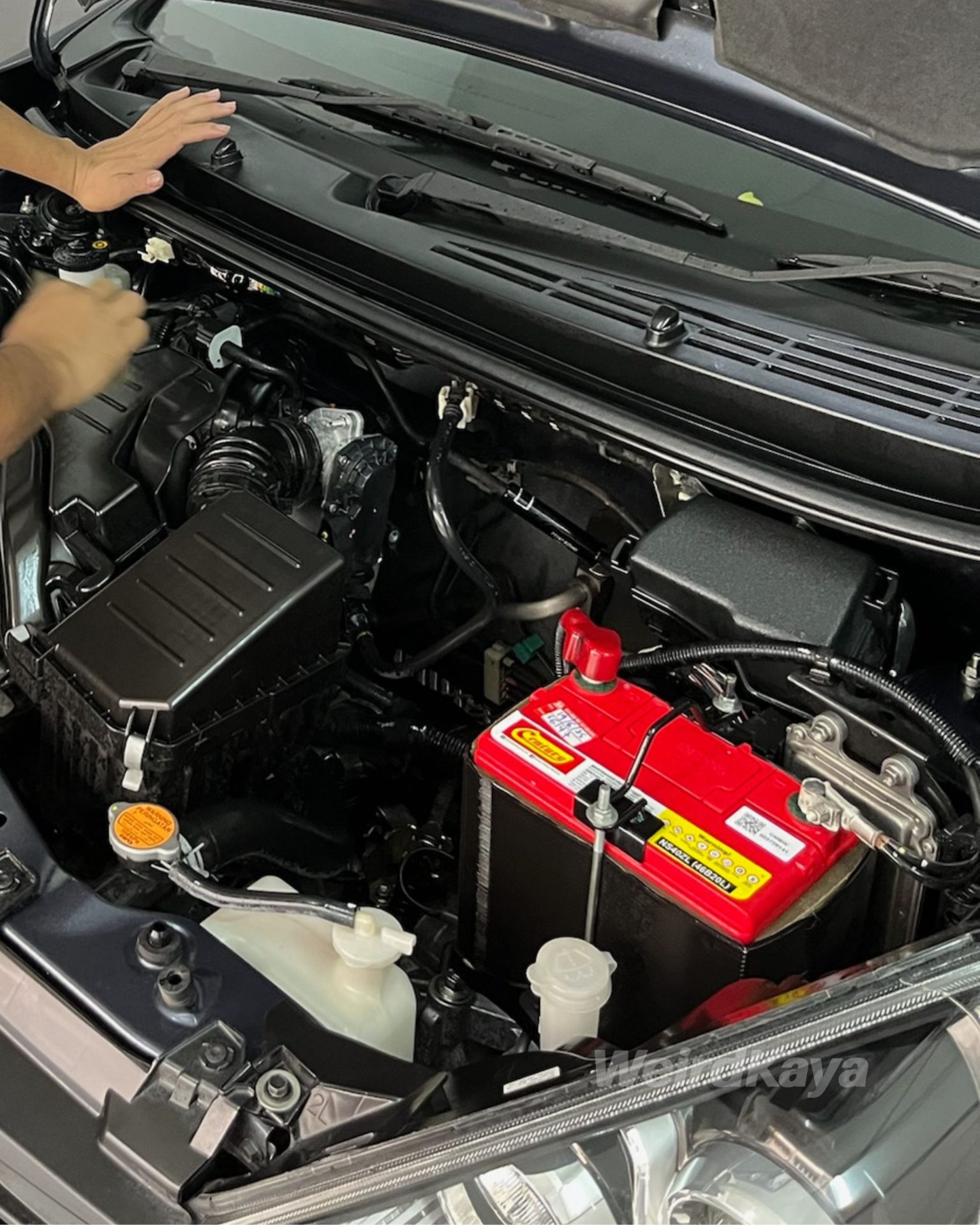  wk car fixing in workshop 