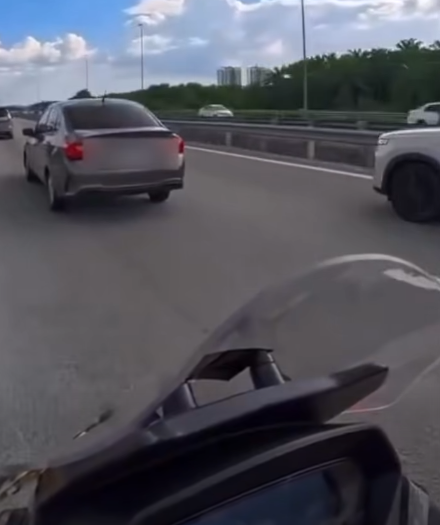  wk car slip into middle lane 