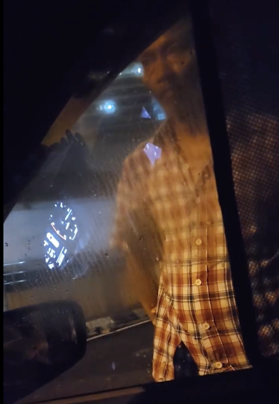  wk man repeatedly tries opening m’sian woman’s car door while she waits inside parked vehicle. 