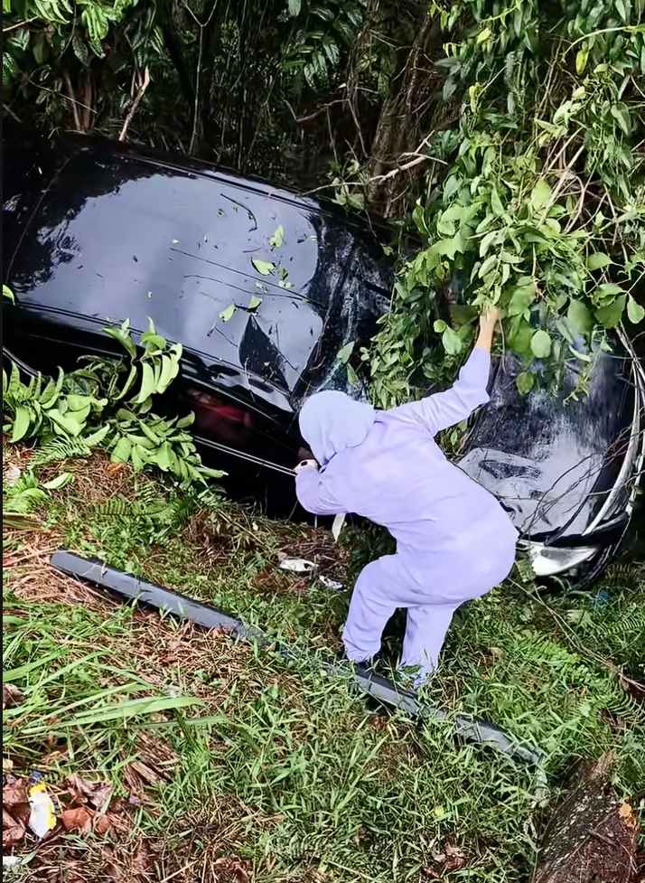  wk off duty nurse checking on driver ( ) 