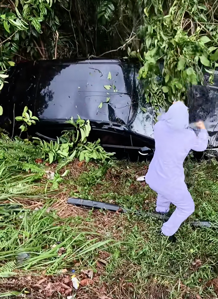  wk off duty nurse checking on driver ( ) 