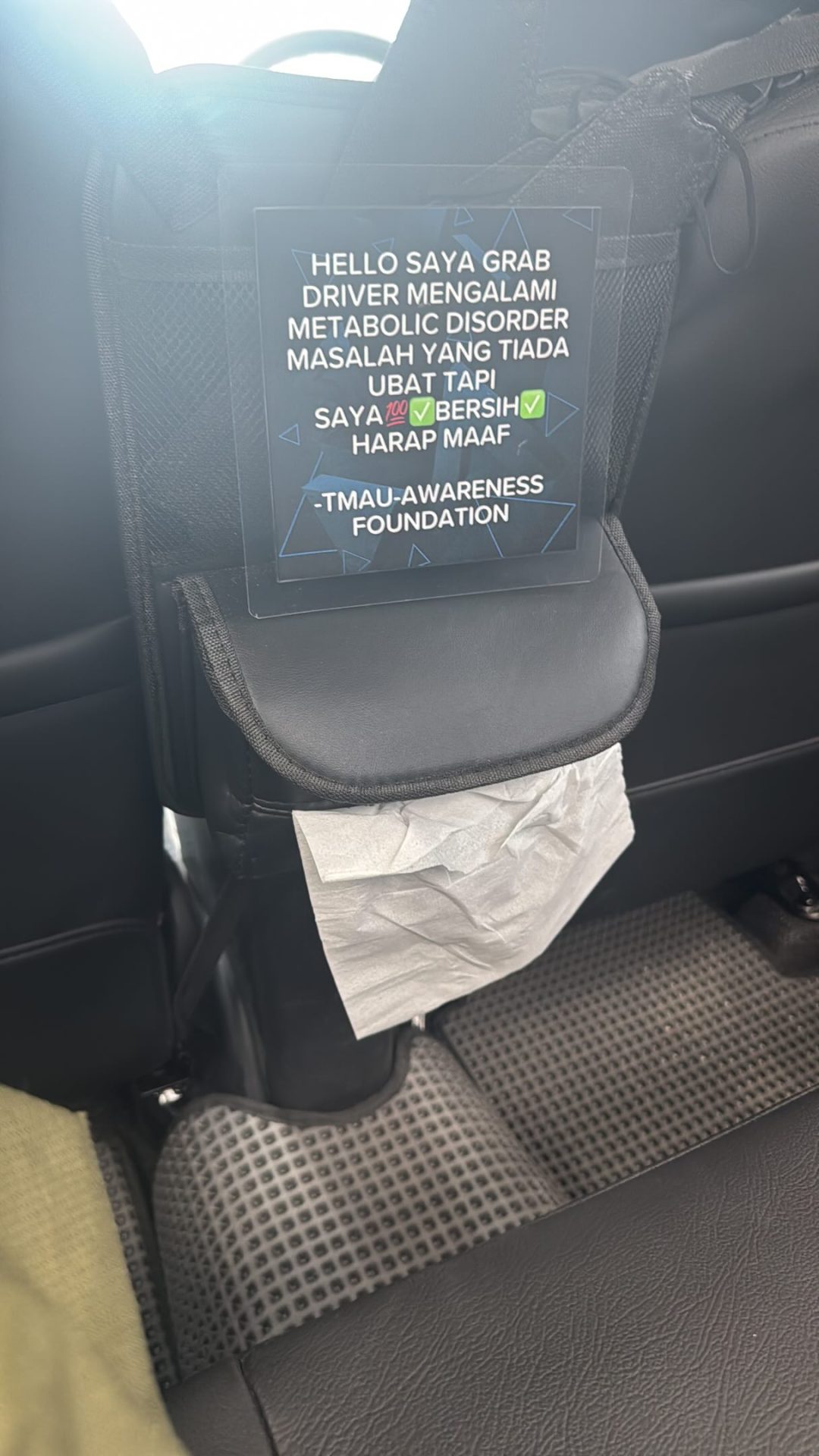 wk “please don’t judge me” — grab driver with rare odour disorder explains condition in viral car sign.