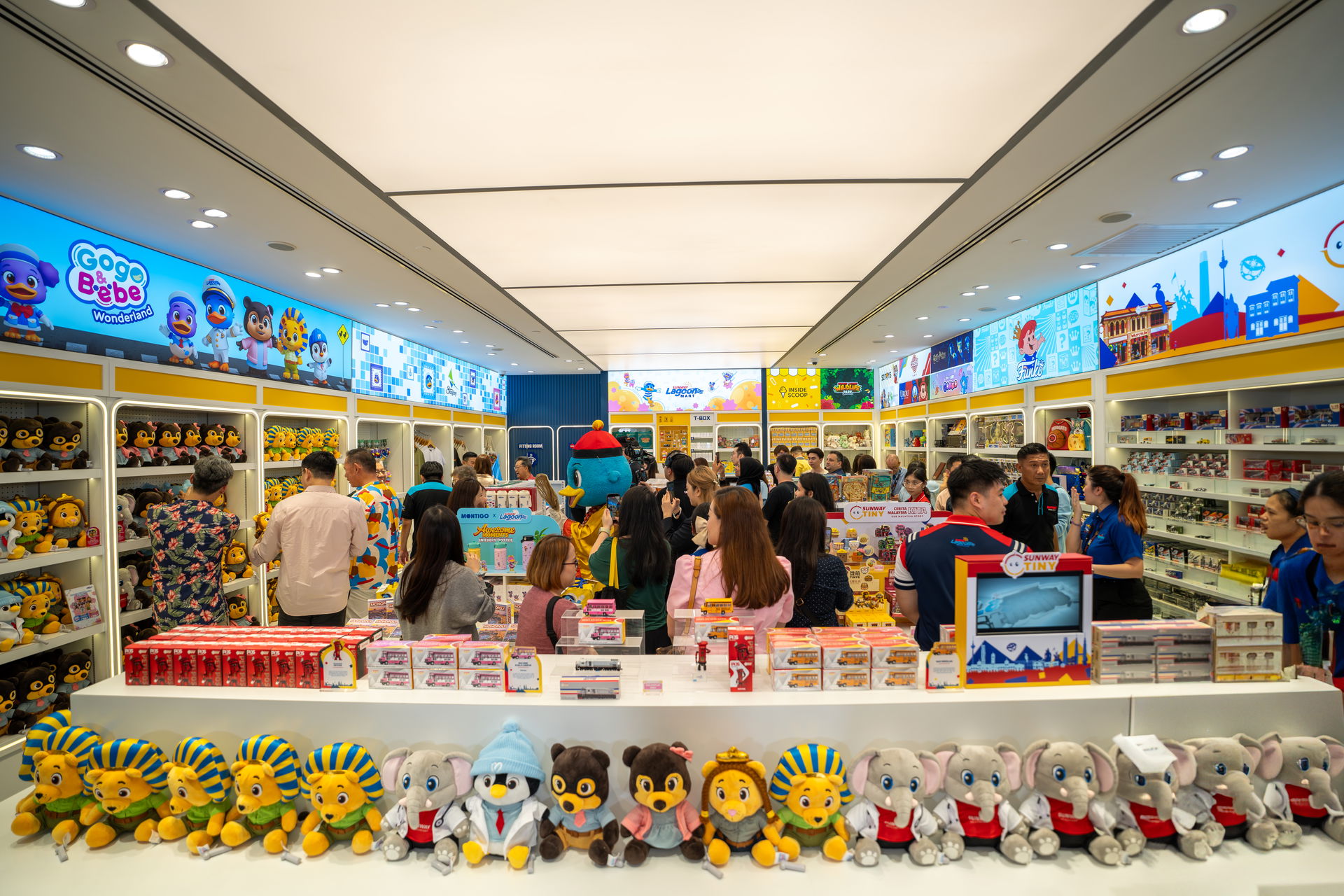  wk sunway lagoon just opened a new mart in sunway pyramid & it’s full of exclusive plushies & collectibles 