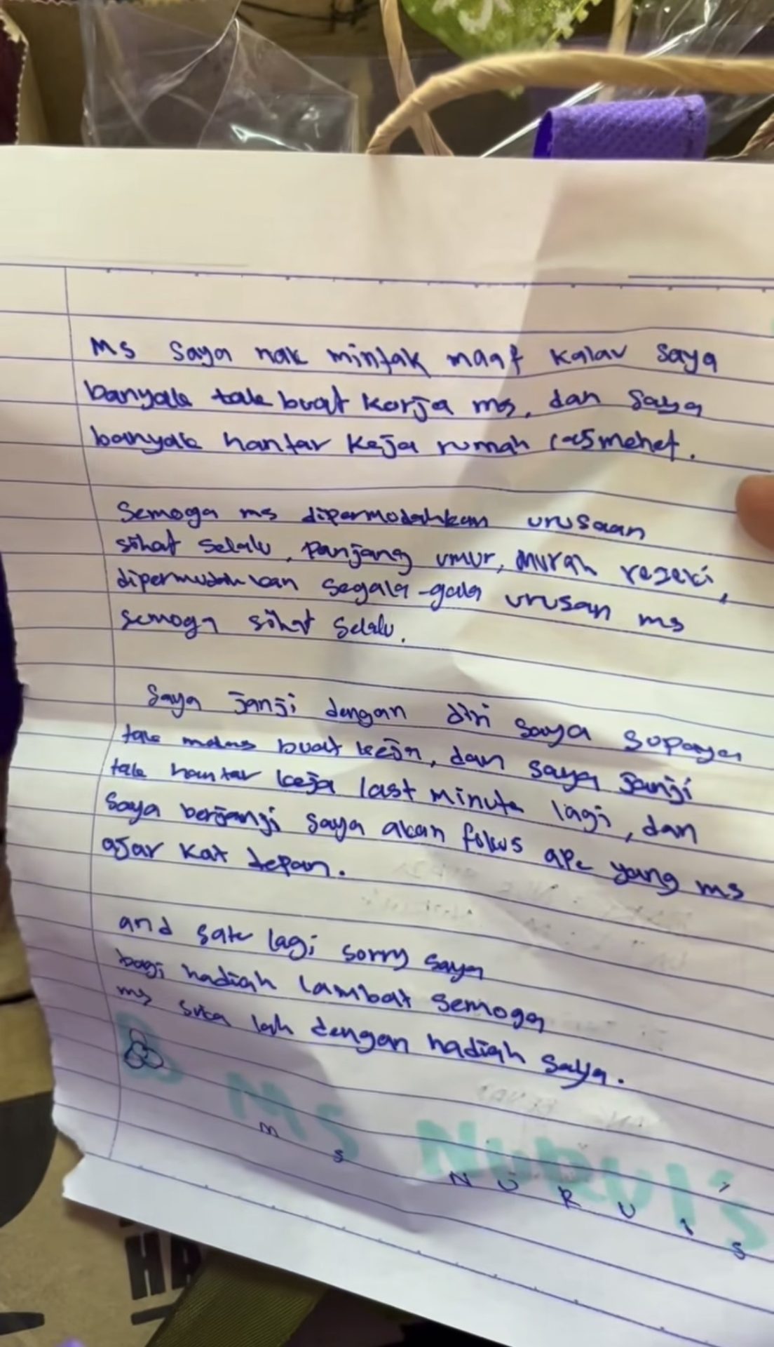 M’sian Teacher Breaks Down After Student From Welfare Home Gifts Her Donated Food For Teacher’s Day