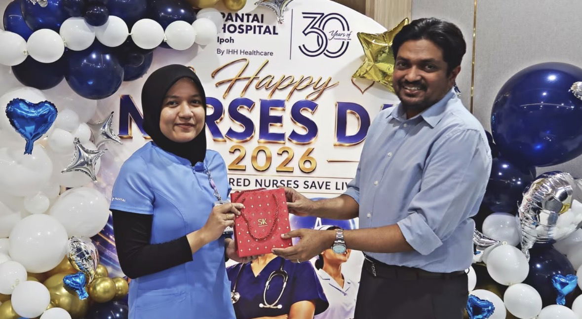 “Off Duty” But Still Saved A Life — M’sian Nurse Rushes To Help Woman Choking At Ipoh Hospital Café