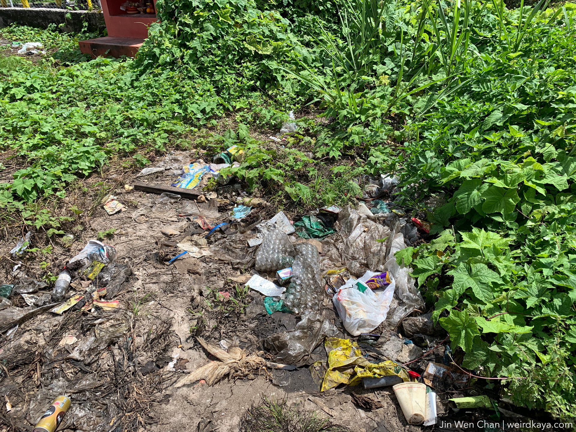 wk rubbish on the roadside