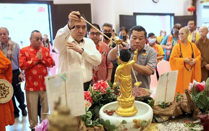  wk anthony loke wesak 