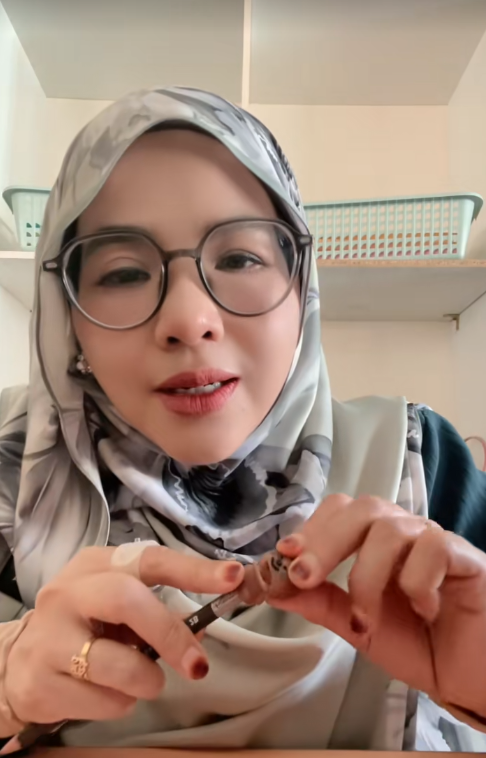 wk teacher receive gift ( )