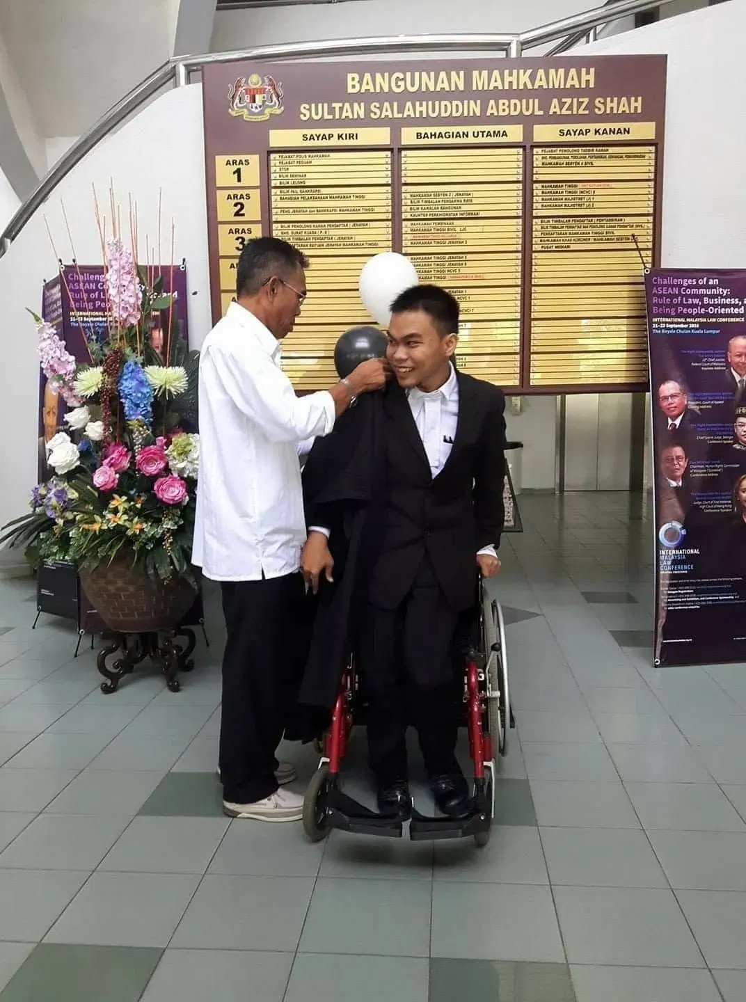 wk “he loves me without saying much” m’sian oku lawyer thanks dad who helped him become who he is today. 