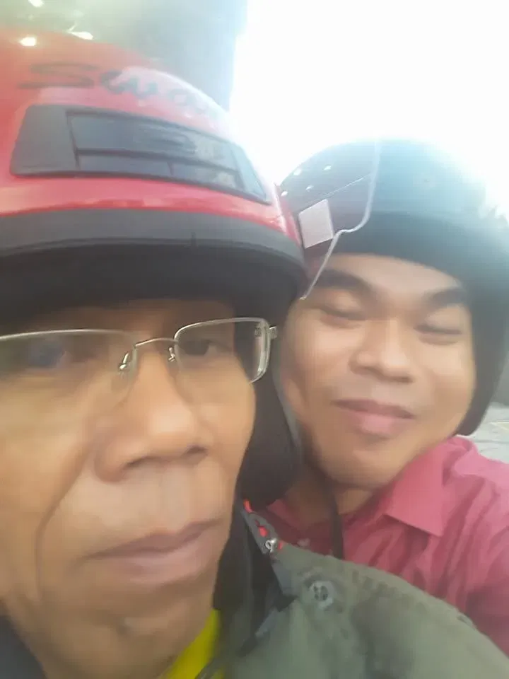 wk “he loves me without saying much” m’sian oku lawyer thanks dad who helped him become who he is today... 