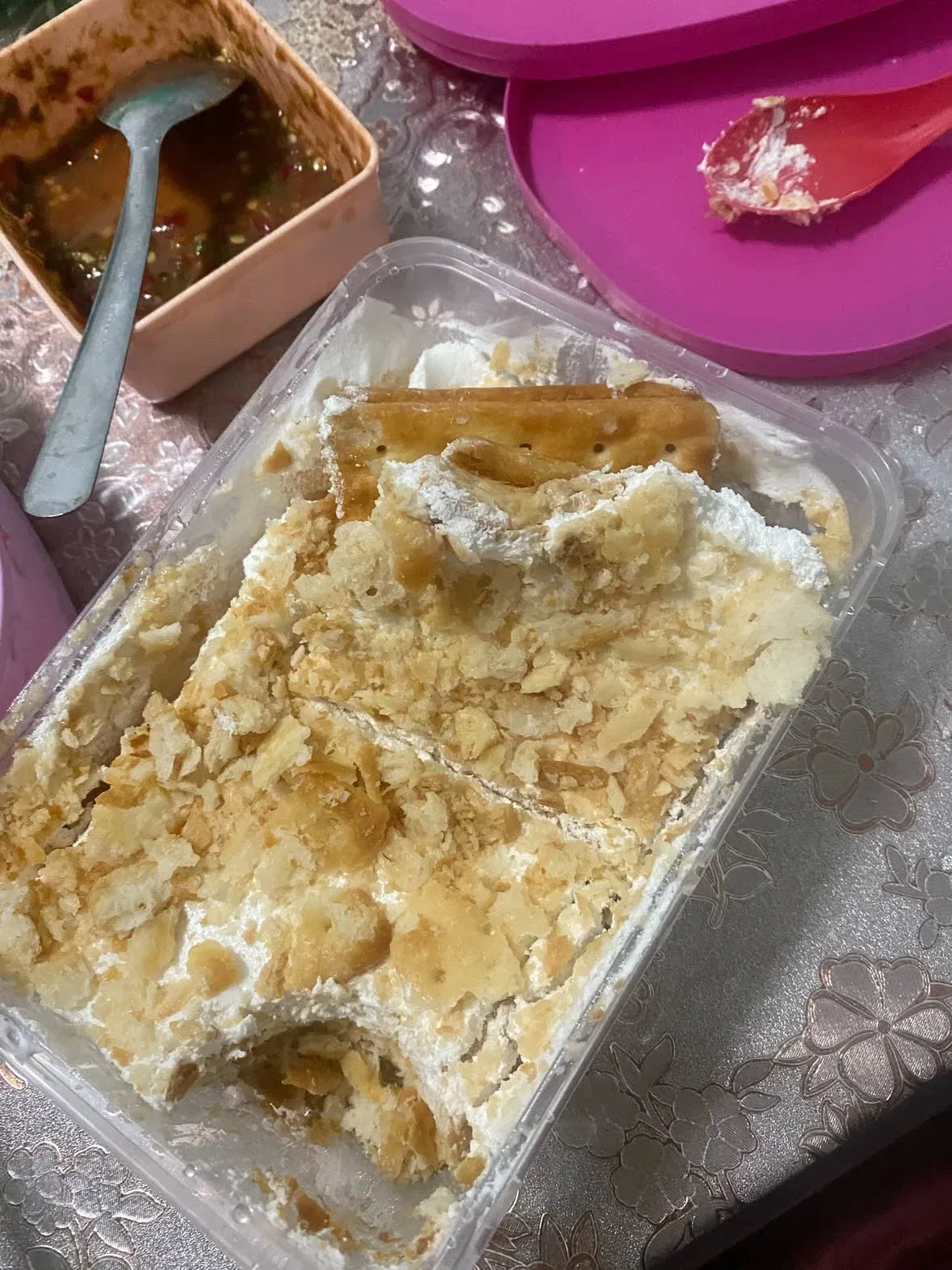 wk m’sian woman feels cheated after rm ‘cheesekut’ contains no cheese, only dry biscuits and icing.