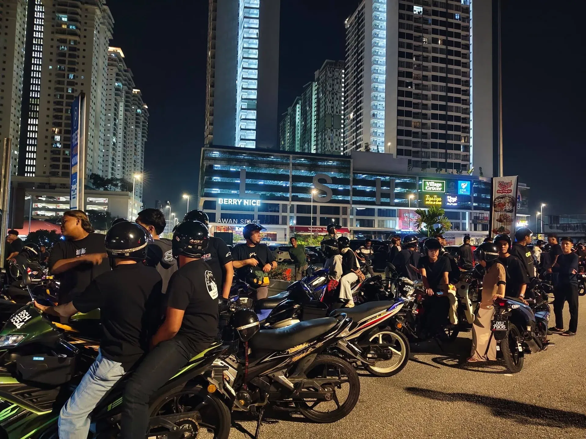 wk kl police bring young riders into prayer room to ‘reflect’ after driving recklessly