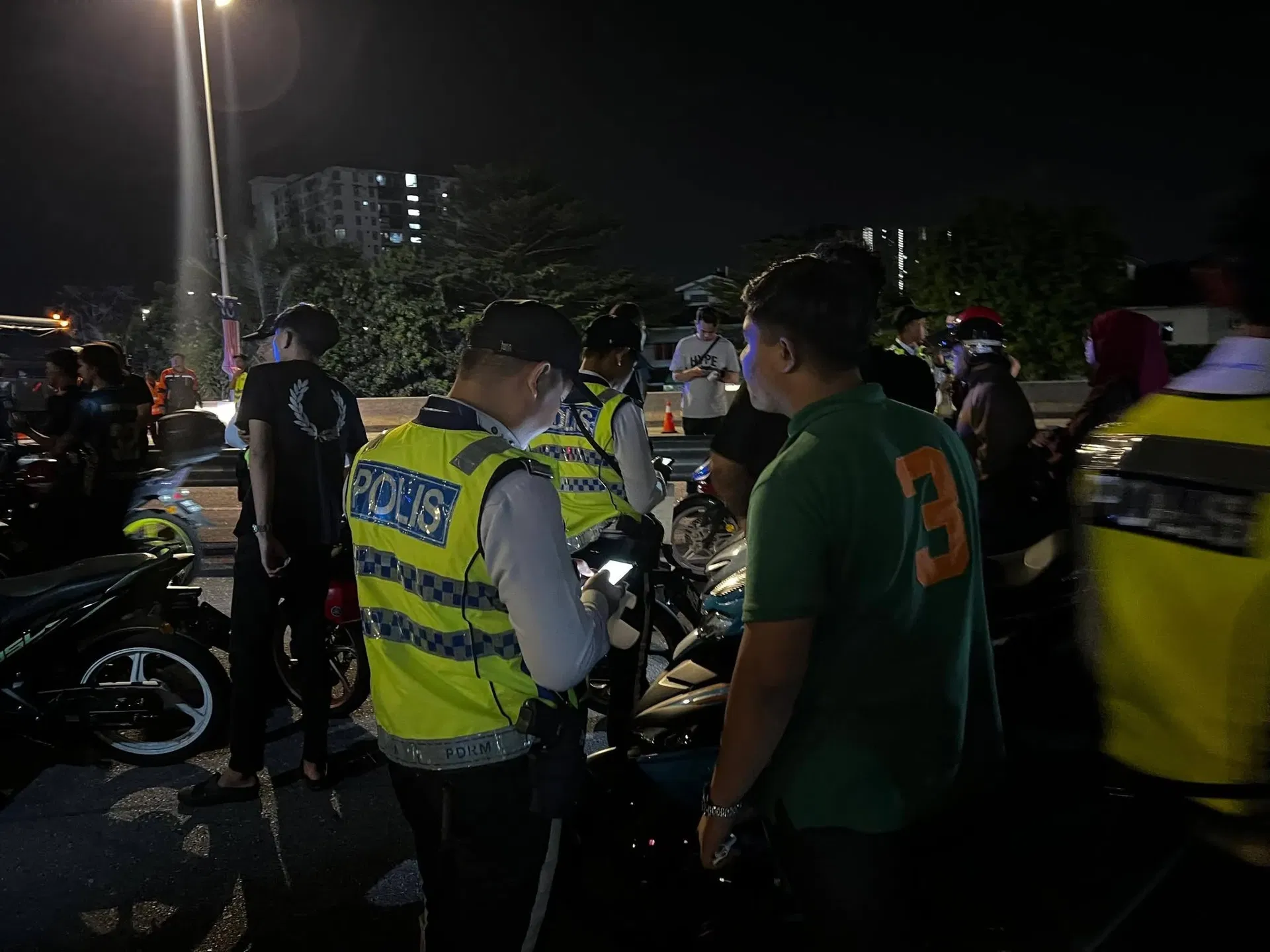 wk kl police bring young riders into prayer room to ‘reflect’ after driving recklessly