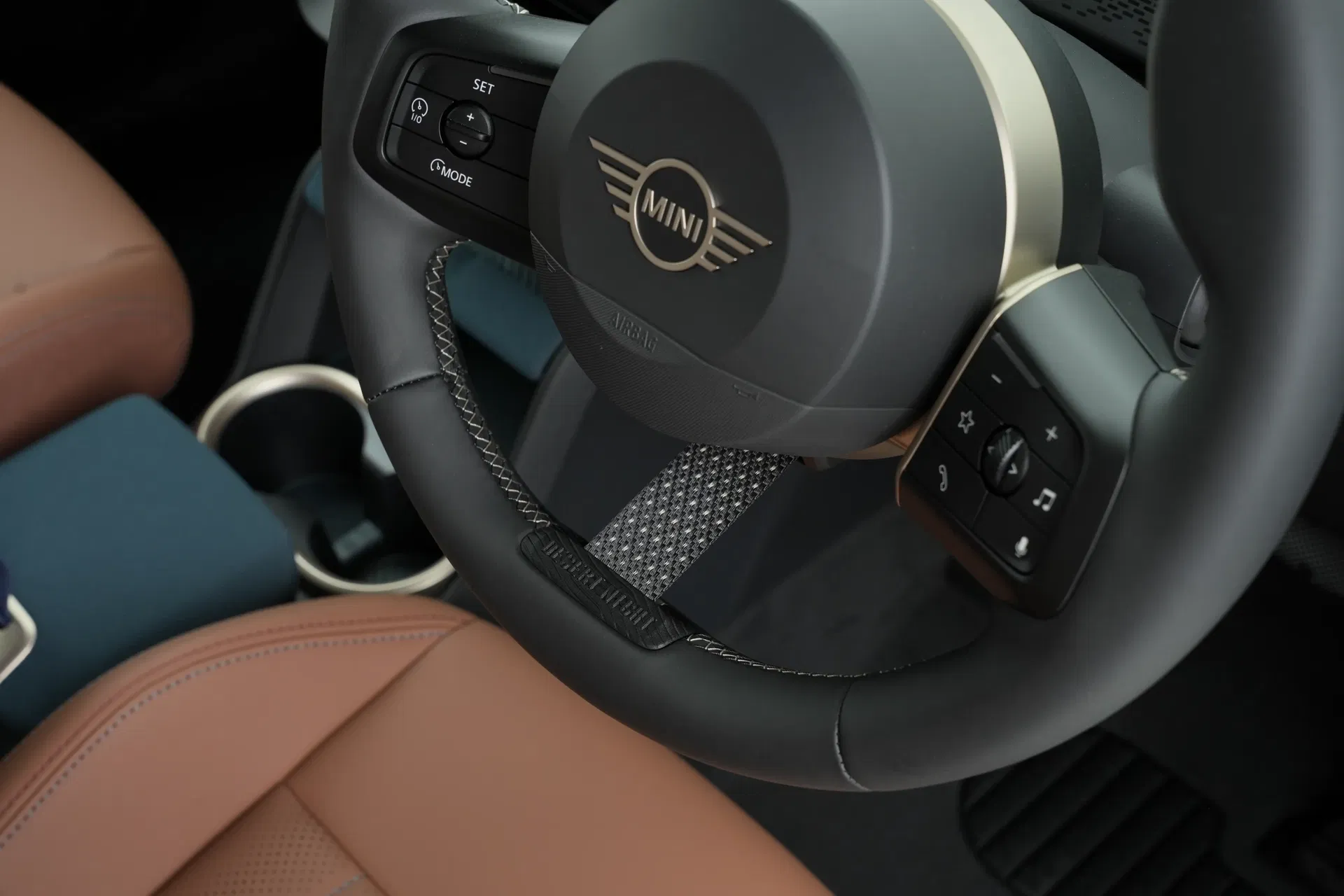 wk mini countryman s desert night steering wheel badge