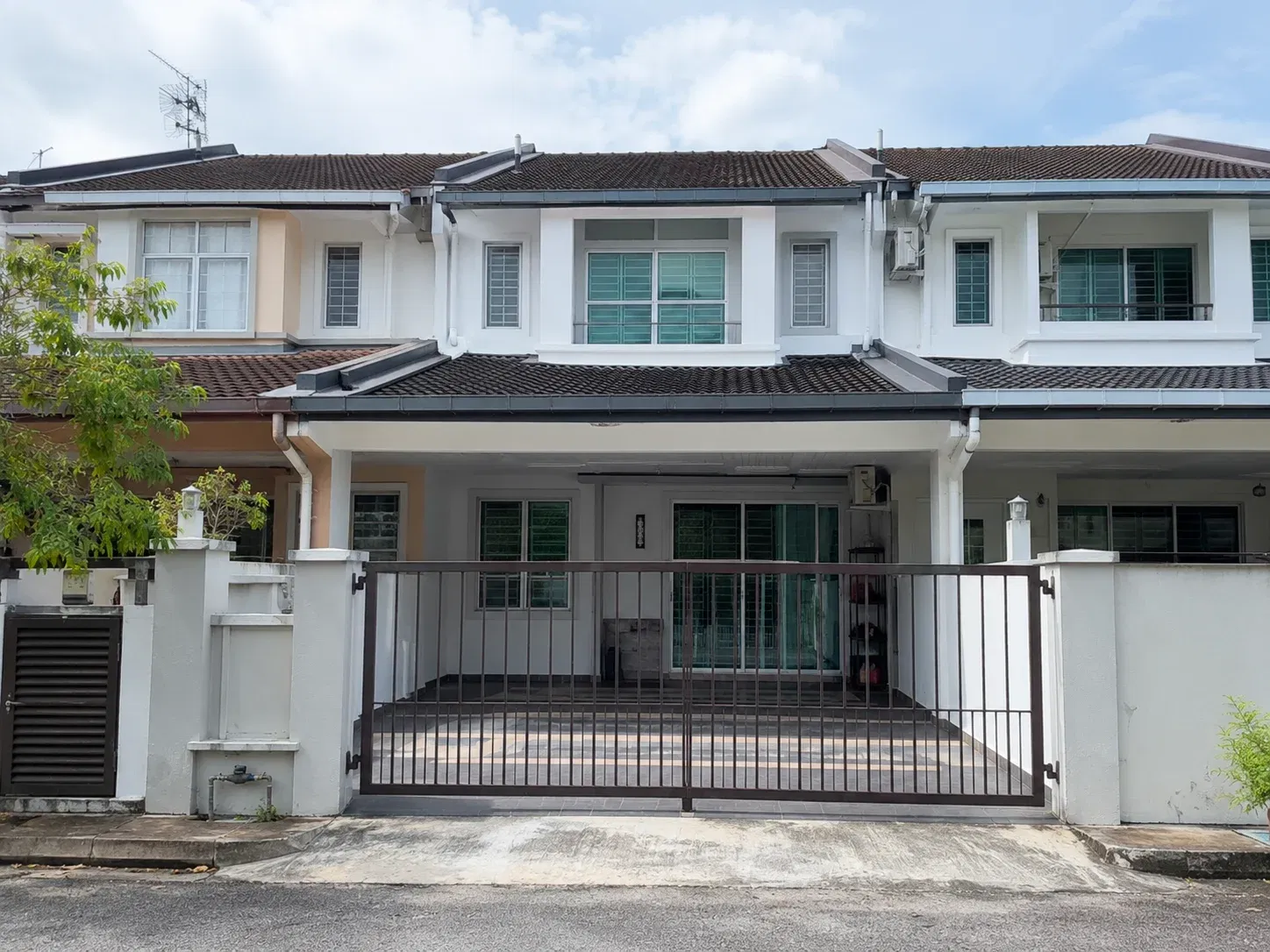wk modern suburban townhouse facade