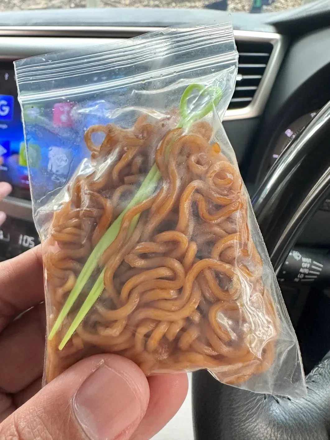  wk m’sian dad left speechless over rm mi goreng portion his child bought.. 