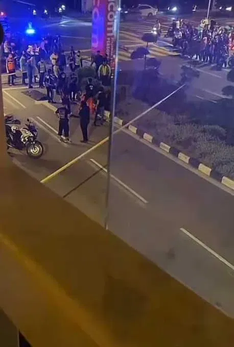wk m’sian father & daughters killed after immigration lorry 'black maria' allegedly runs red light in kl