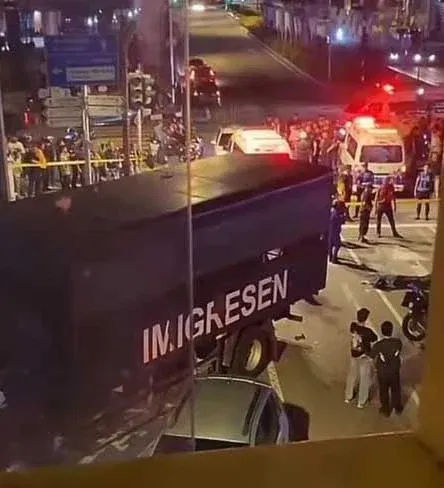 wk m’sian father & daughters killed after immigration lorry 'black maria' allegedly runs red light in kl