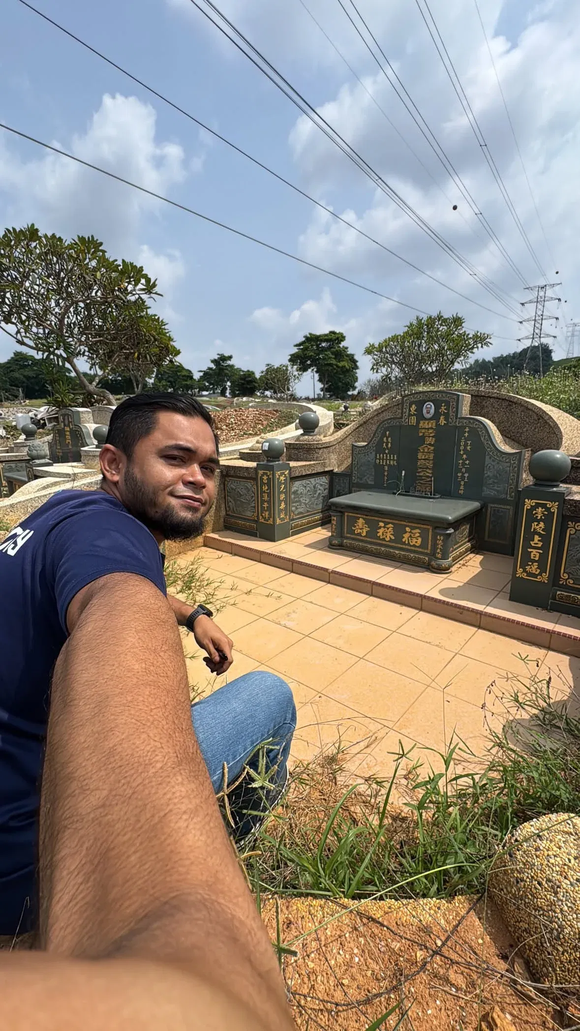 wk m’sian visits late grandfather’s grave, says different religions never changed how much he loved him.
