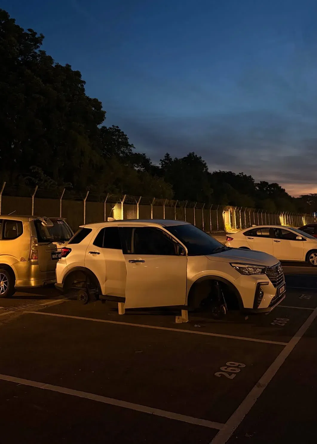  wk m’sian woman’s tyres & rims stolen while car was parked near lrt bukit tinggi. 