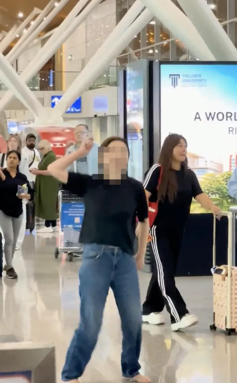 wk women shouting klia