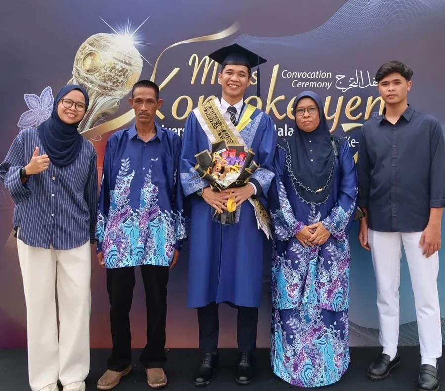  wk msian graduate proud of father working as a cleaner 