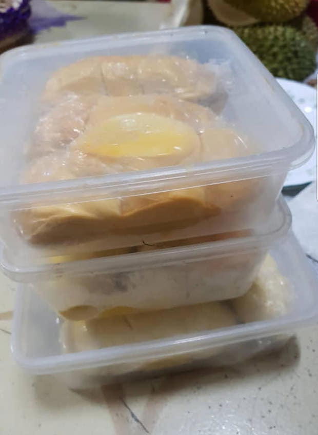 Store durian fillings inside tupperware