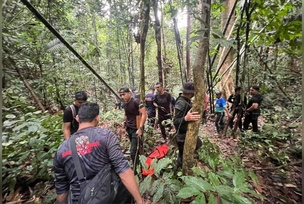 Sar team at rubber plantation in kelantan