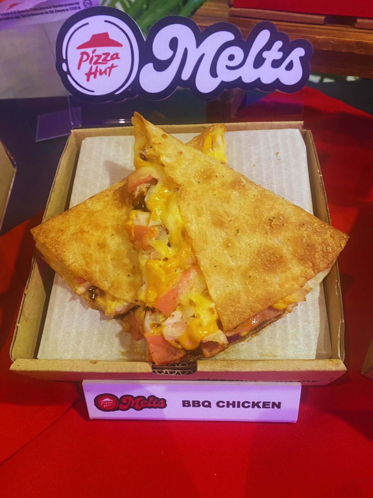 Pizza hult melt: bbq chicken