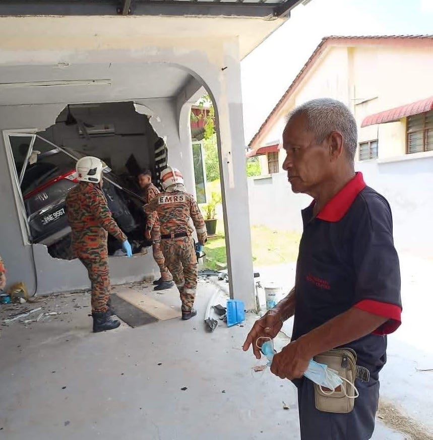 Pregnant m’sian woman escapes disaster from honda brv which crashed into home by going out for lunch | weirdkaya