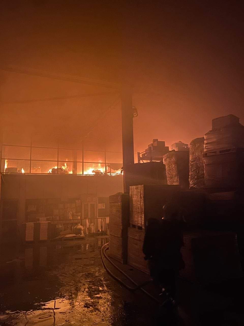 Fire engulfs paint powder processing factory in pj, no casualties reported | weirdkaya