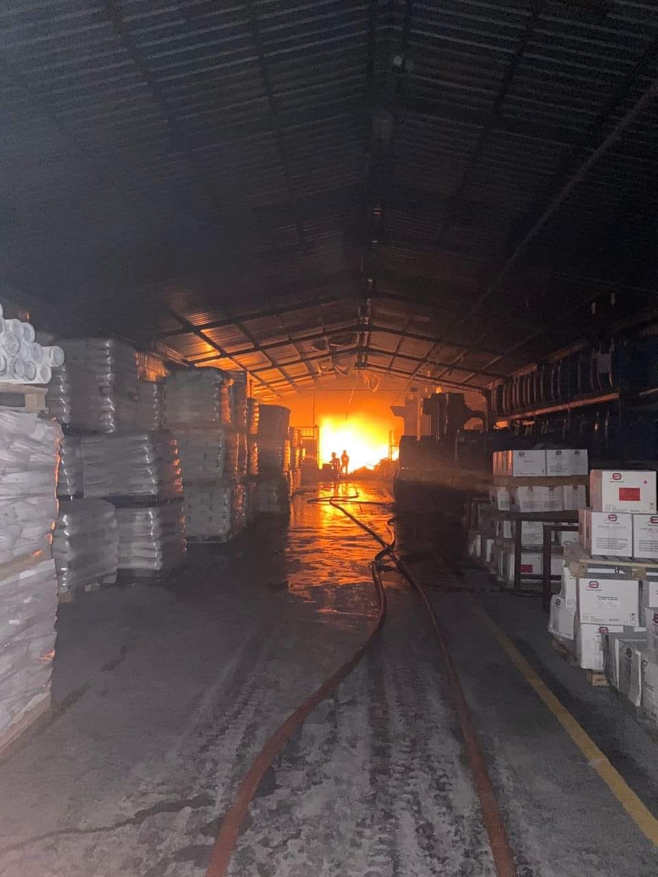 Fire engulfs paint powder processing factory in pj, no casualties reported | weirdkaya