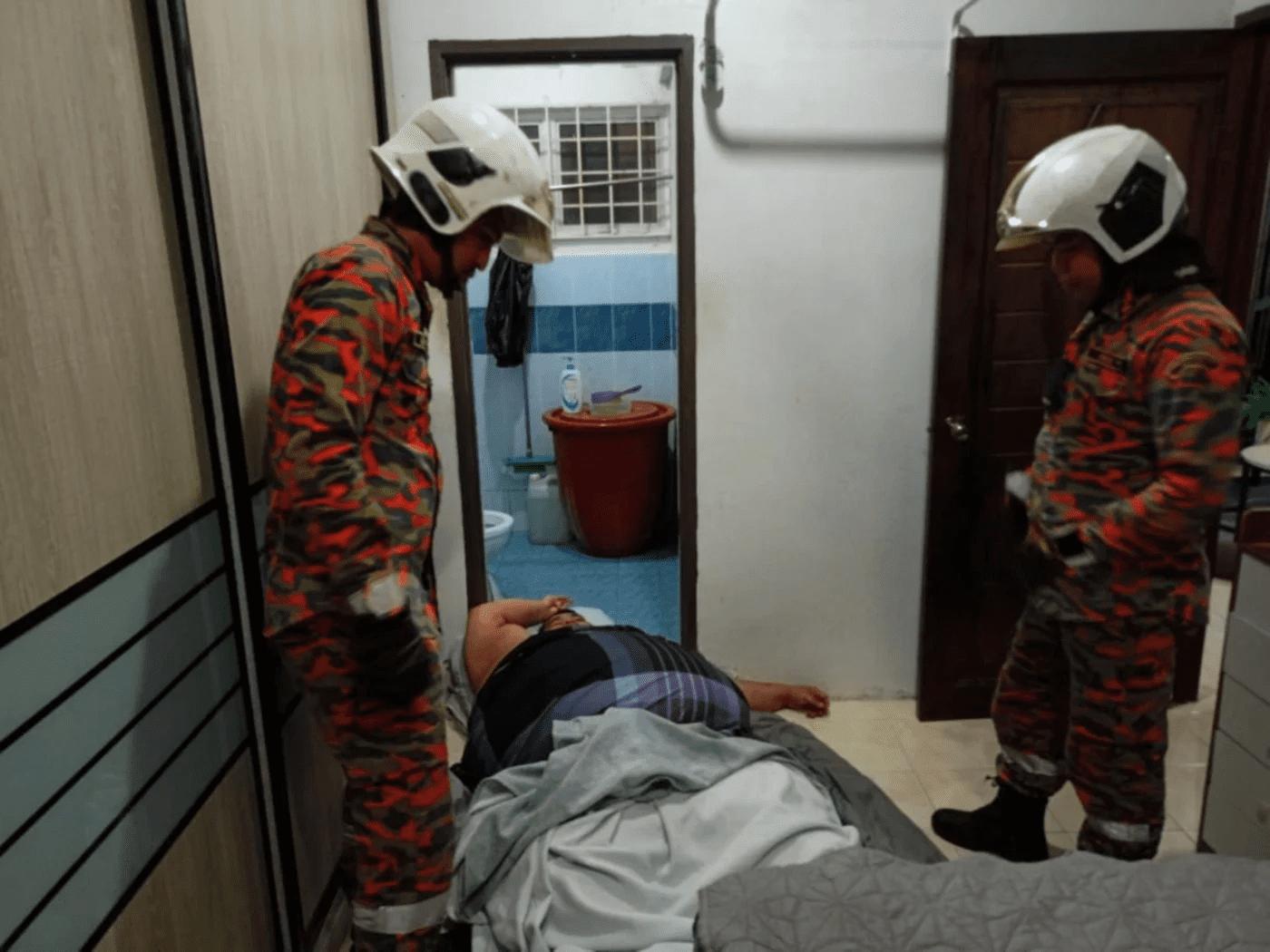 350kg M'sian man lying in pain