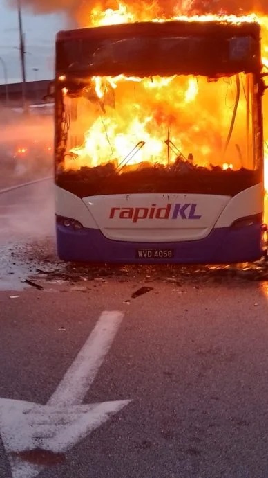 Rapidkl bus catches fire out of nowhere along the road in pj | weirdkaya