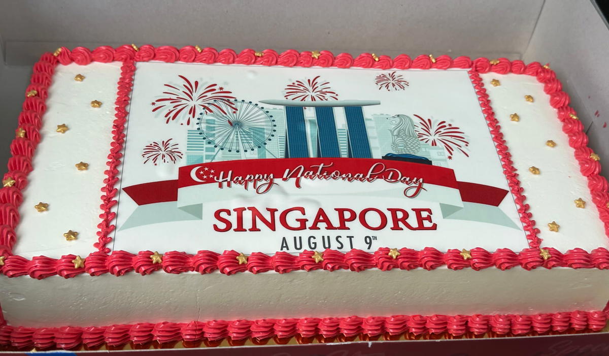 M'sia immigration department gifts birthday cake to s'pore counterpart in conjunction with their national day