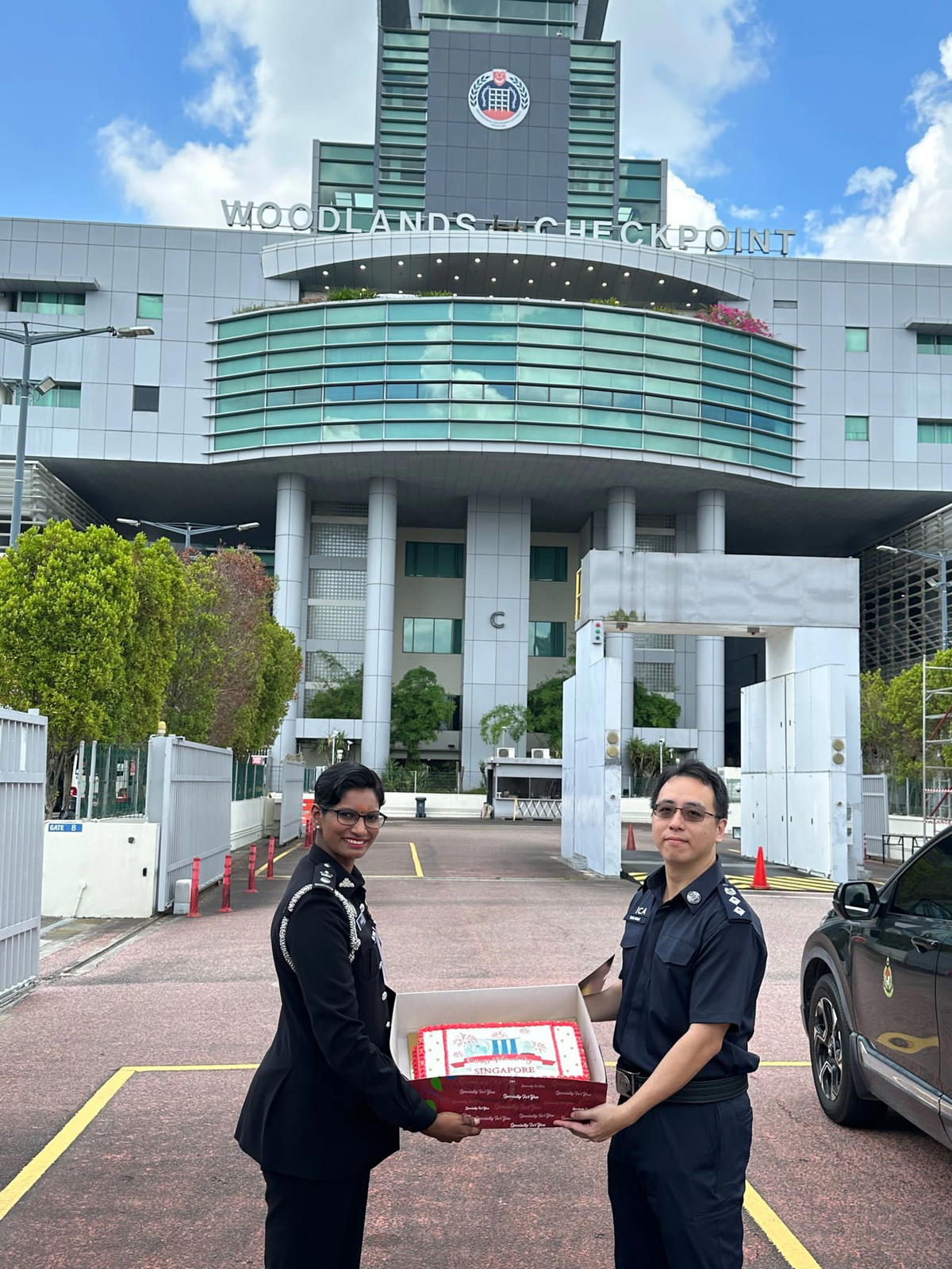 M'sia immigration department gifts birthday cake to s'pore counterpart in conjunction with their national day