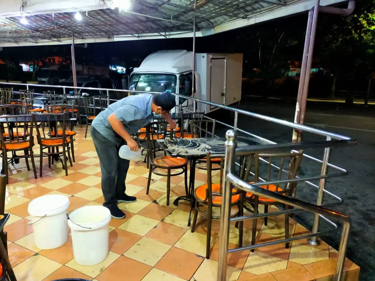 M'sian woman brings dog to mamak stall, draws criticism from netizens