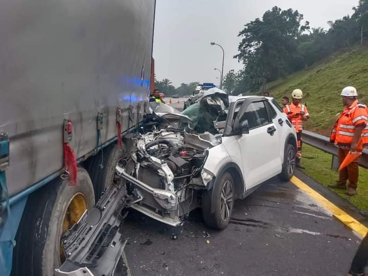 29yo m'sian woman dies after car crashes into the back of a truck along the north-south expressway