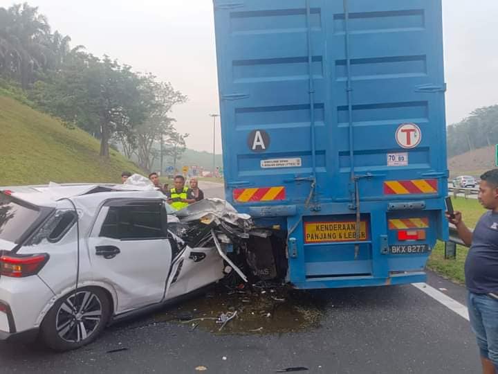 29yo m'sian woman dies after car crashes into the back of a truck along the north-south expressway