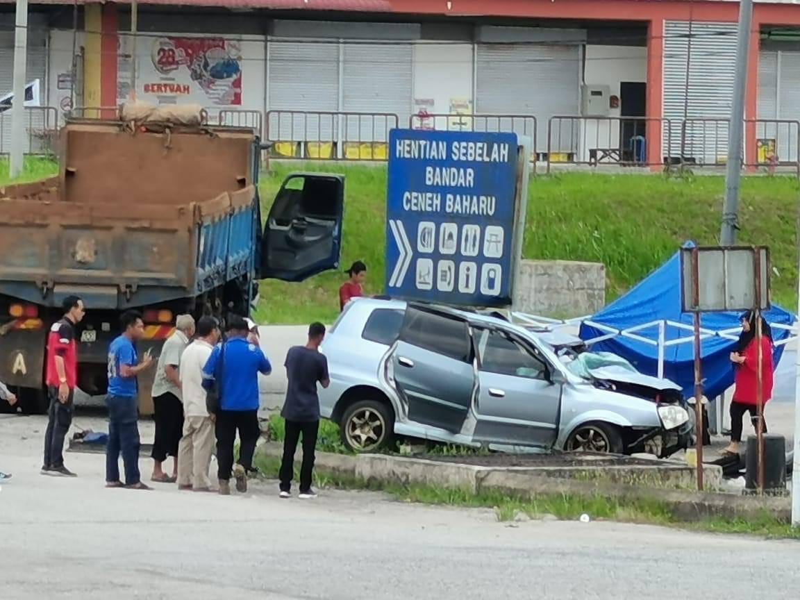 4 m'sians die after car crashes with lorry in terengganu, pregnant mother the only survivor | weirdkaya