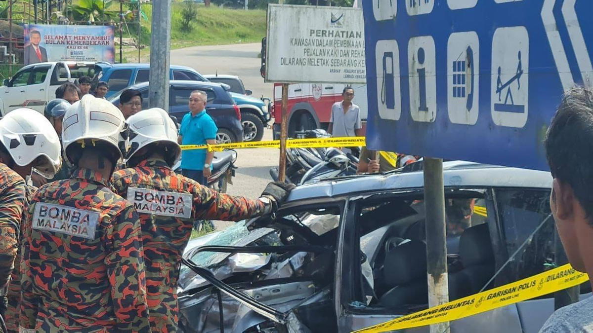 4 m'sians die after car crashes with lorry in terengganu, pregnant mother the only survivor | weirdkaya