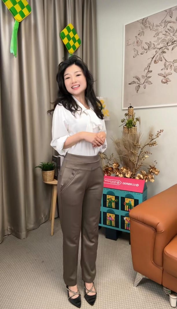 4. Ms Neo TikTok Shop LIVE for Elgini 2