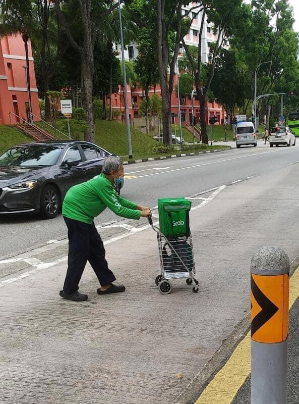 64yo hunchbacked uncle walks to deliver meals every day and spends 1 hour per order | weirdkaya