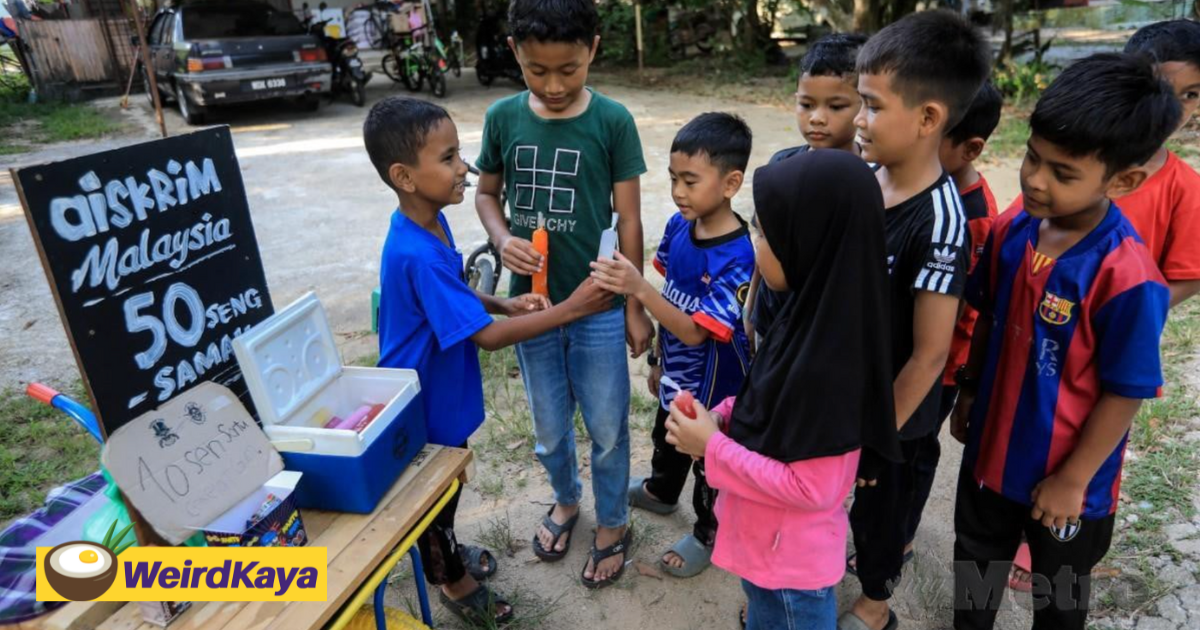 7yo m'sian boy sells popsicles to earn pocket money & experience  | weirdkaya