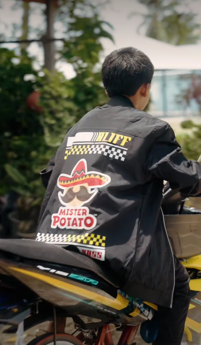Image from: 13yo Boy Uses Mister Potato Can As Exhaust For His Mini Yamaha Y15 Bicycle, Gets A Special Surprise | WeirdKaya