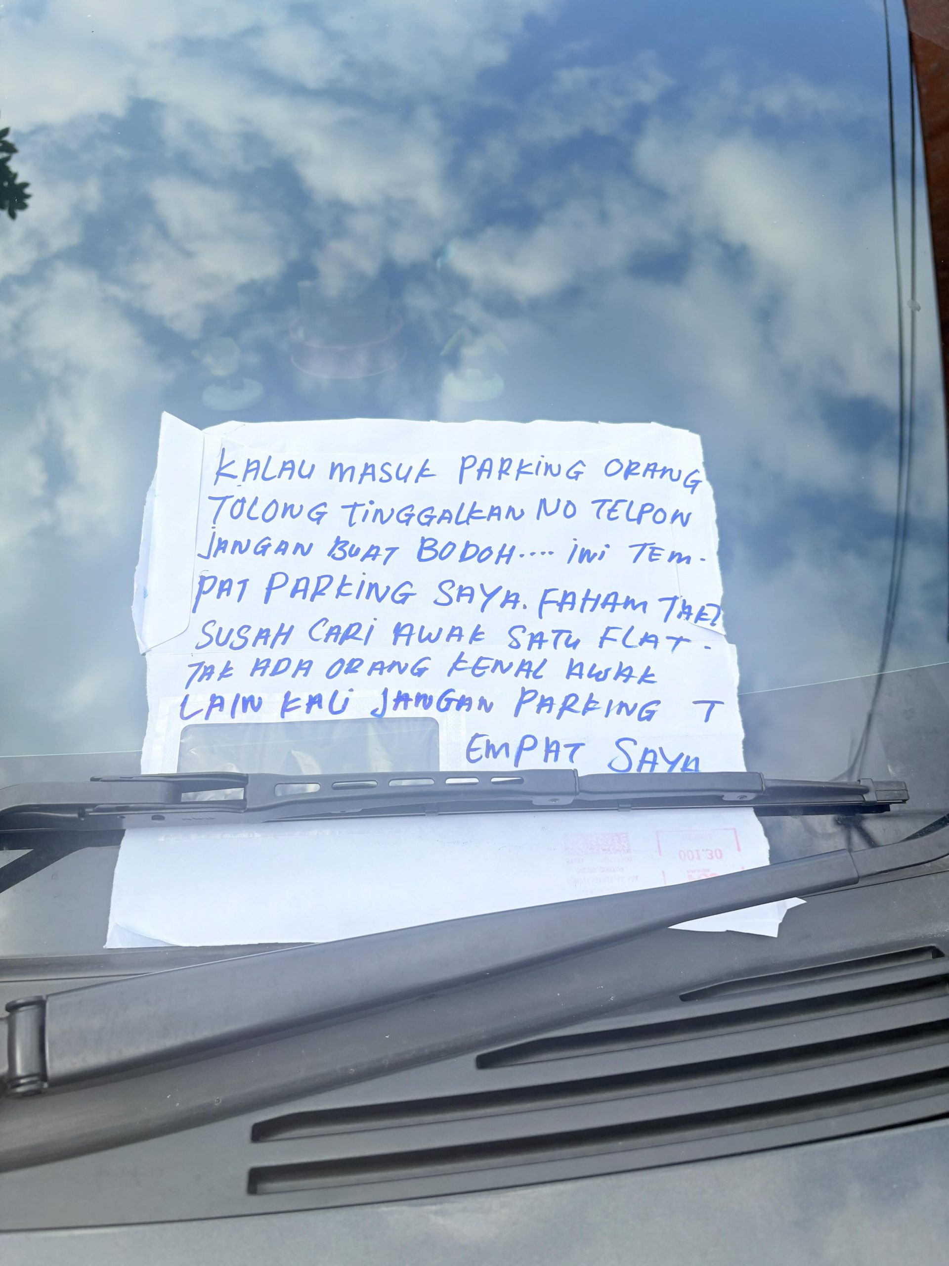 Angry parking note (1)