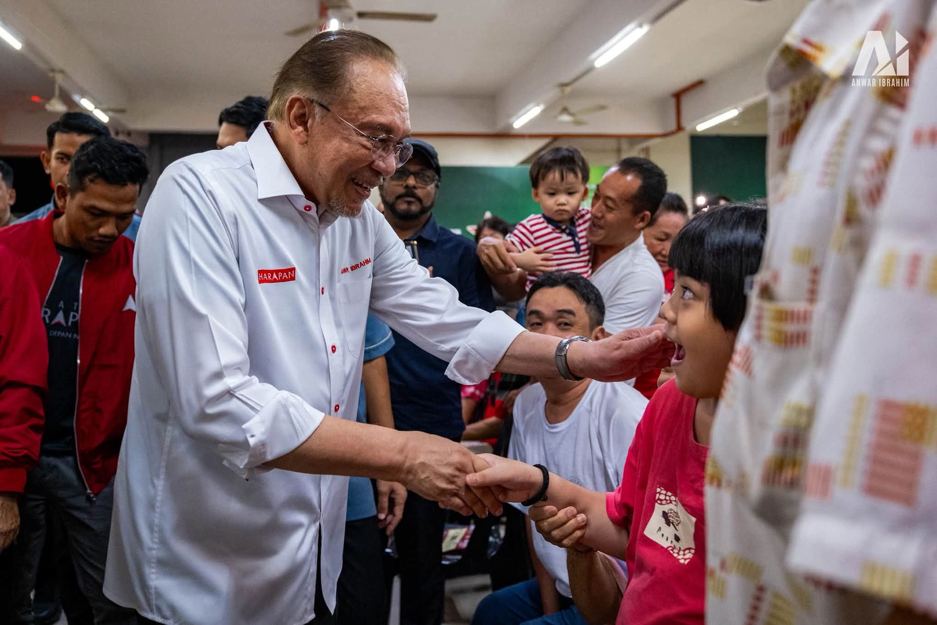 Anware greeting M'sians (1)