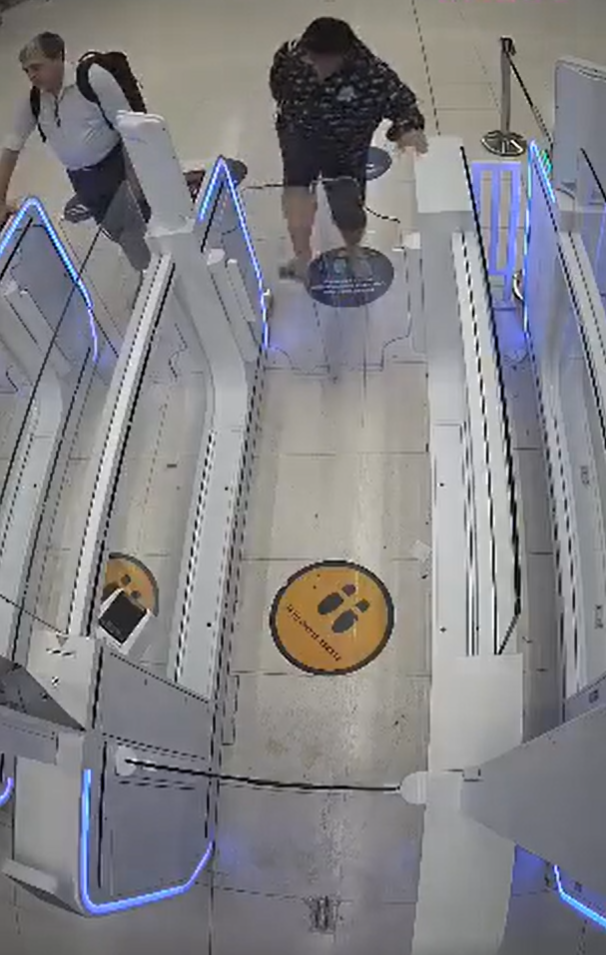 Auto-gate gantry rage (2)
